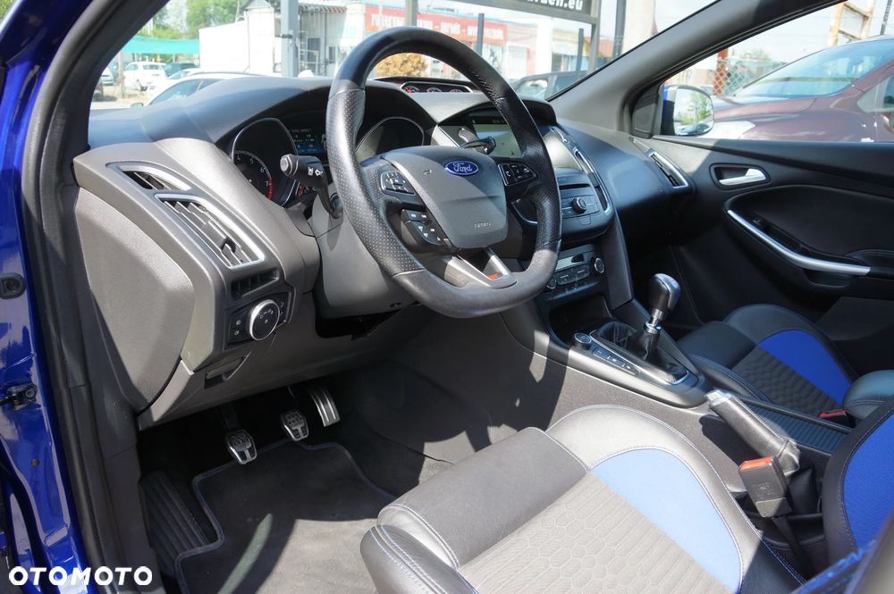 Ford Focus ST - 24
