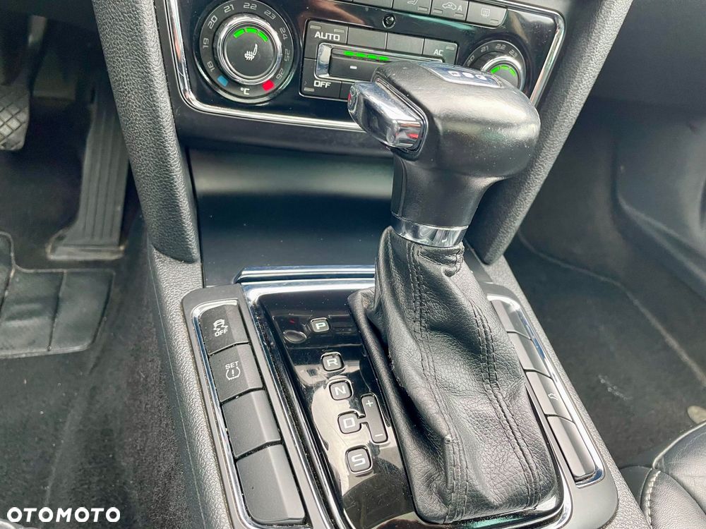 Skoda Superb 2.0 TDI DSG L&K - 33