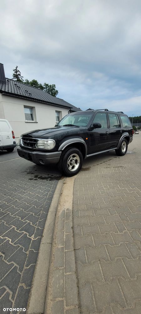 Ford Explorer - 1