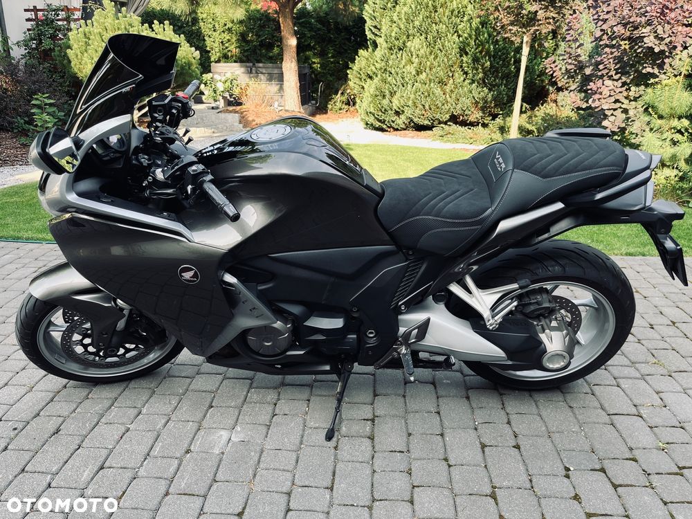 Honda VFR - 16