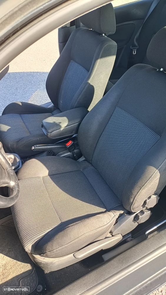 VW Golf 1.9 TDi Highline - 9