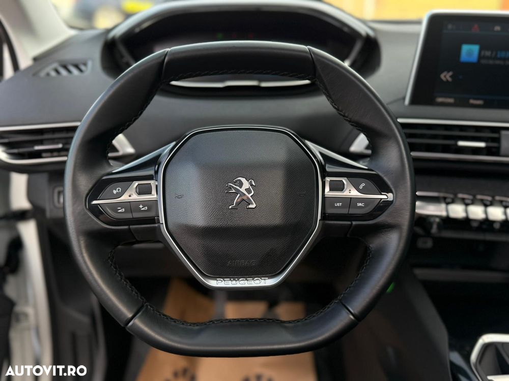 Peugeot 3008 PureTech 130 Stop & Start GPF Allure Pack - 16