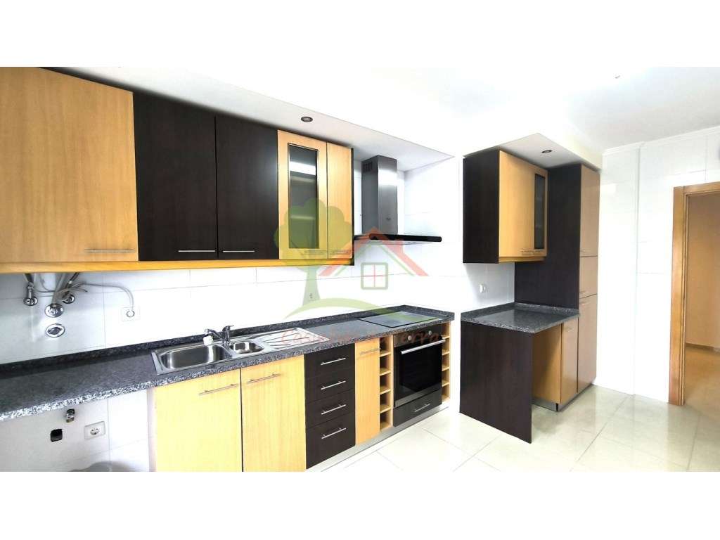 Arrenda-se Apartamento T3 na Quinta de Santa Bárbara - Mafra - Grande imagem: 3/21