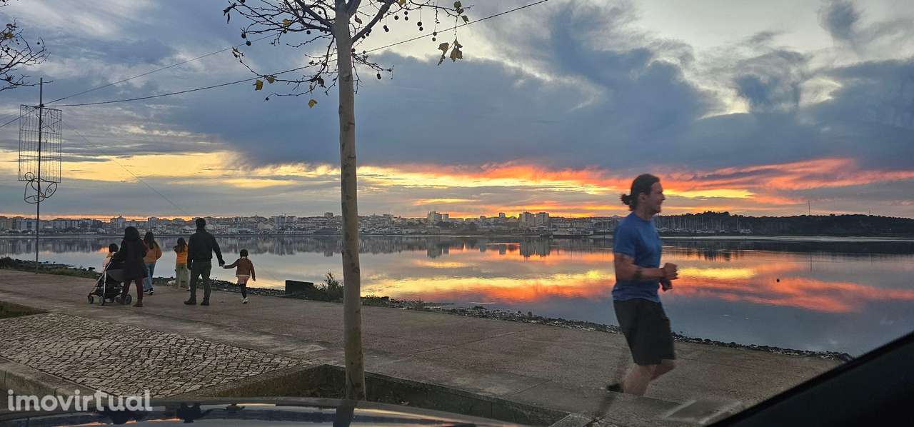 Prédio junto à Baía do Seixal, Vende-se!! Investimento! - Grande imagem: 4/35