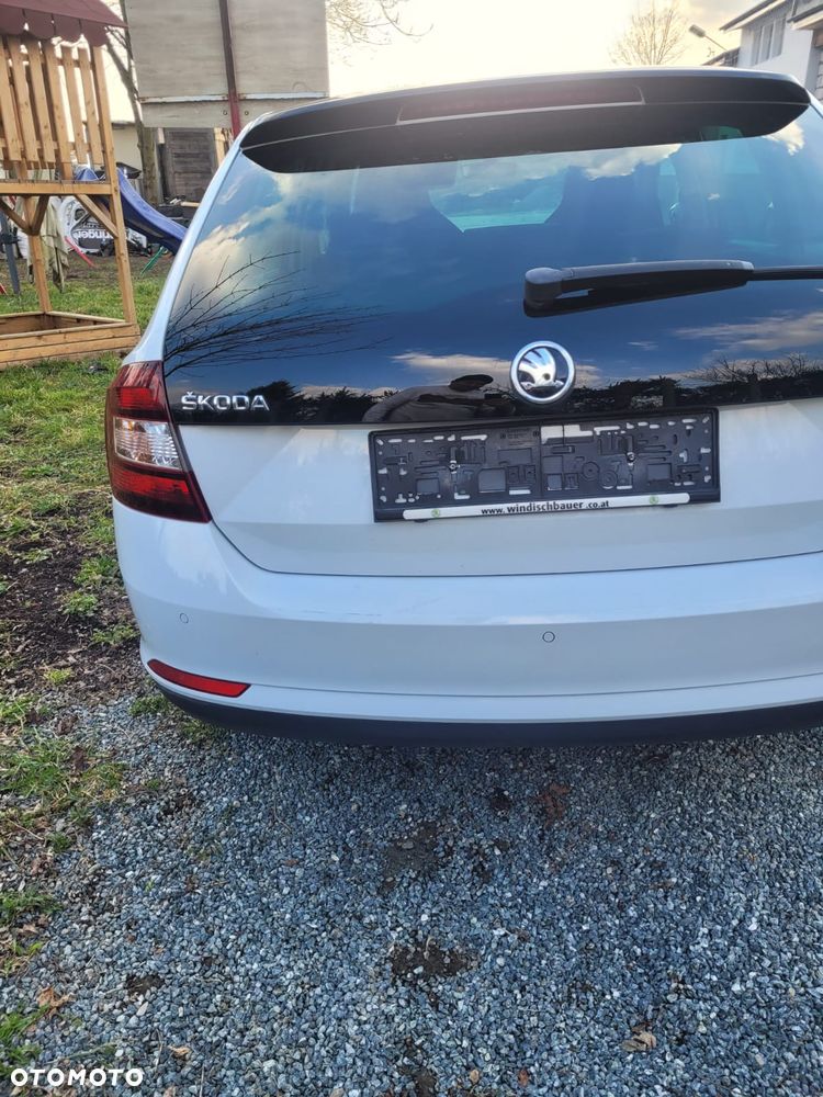 Skoda RAPID 1.2 TSI (Green tec) Cool Edition Red & Grey - 9