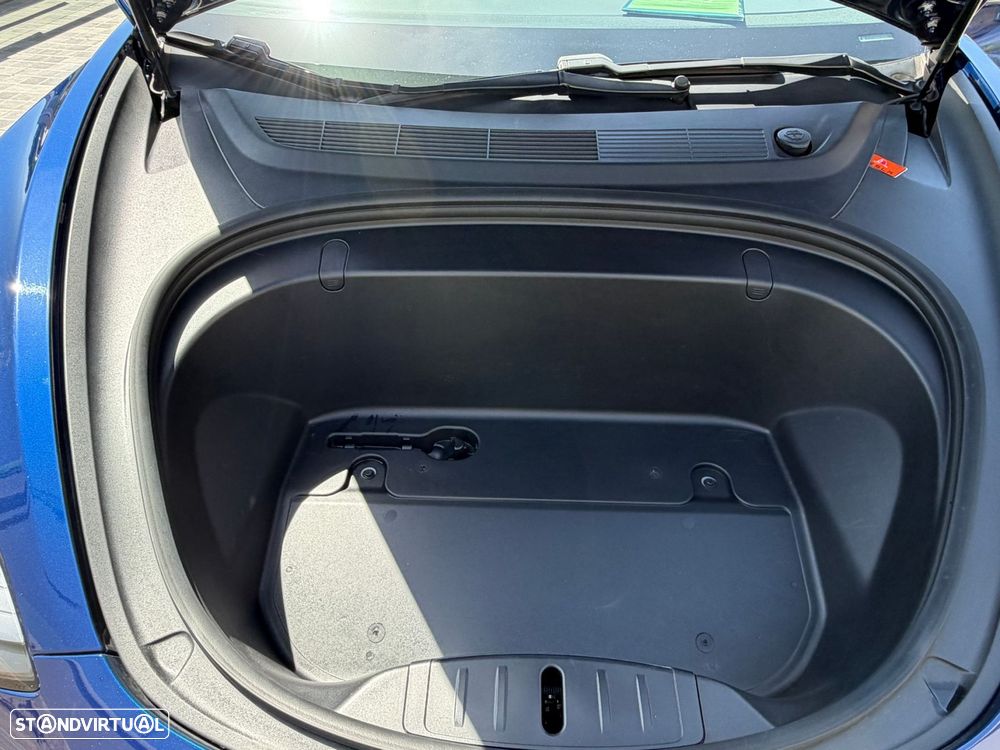 Tesla Model 3 - 12