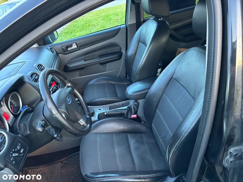 Ford Focus 1.8 FF Platinium X - 11