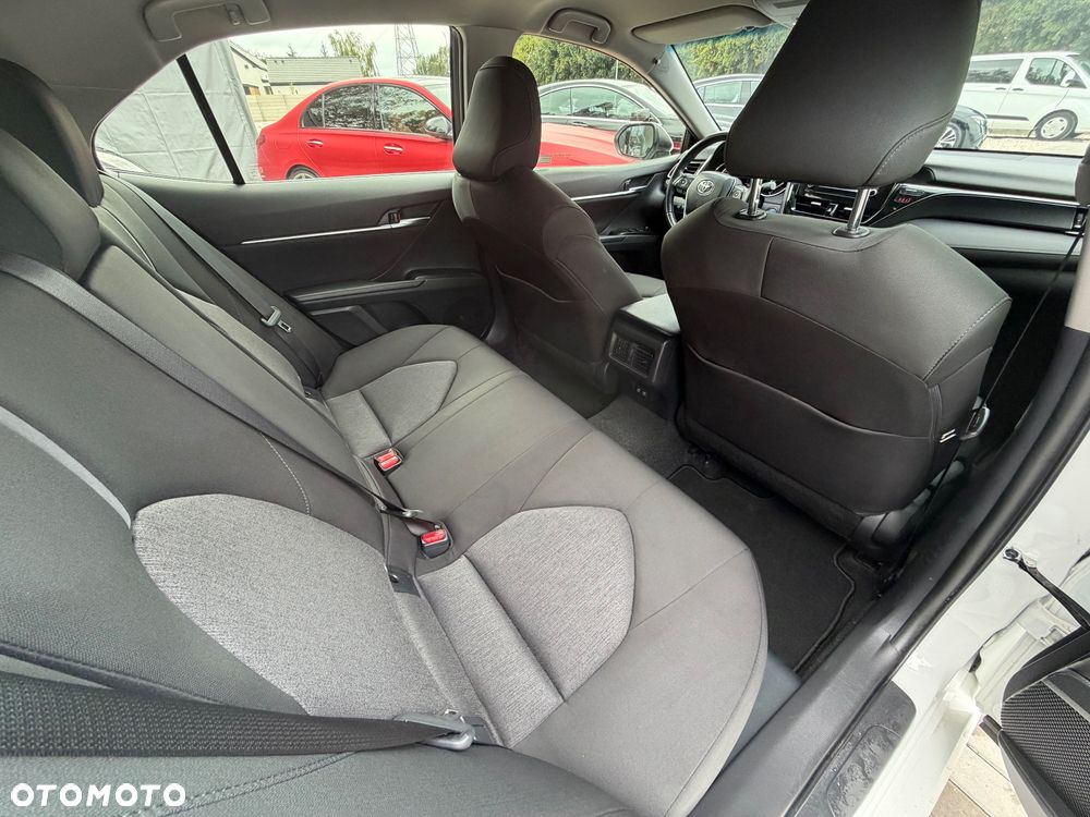 Toyota Camry 2.5 Hybrid Comfort CVT - 28