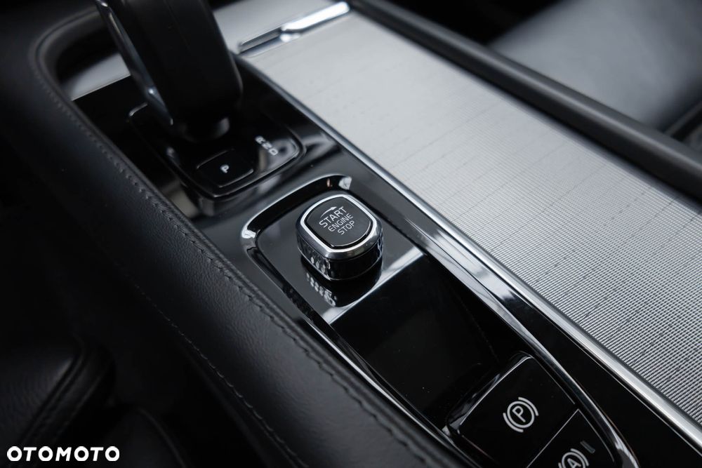 Volvo XC 90 B5 D AWD Ultimate Dark - 18