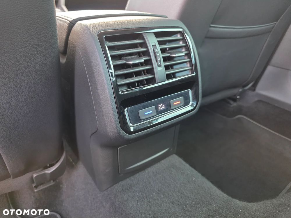 Volkswagen Passat - 20