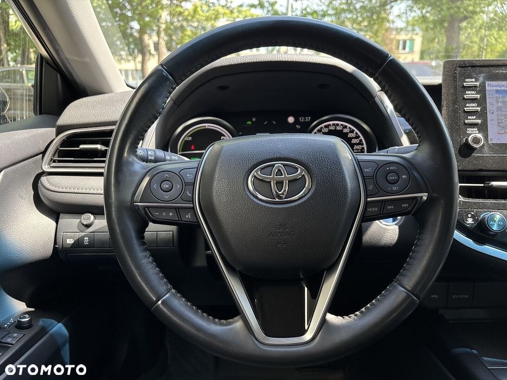 Toyota Camry 2.5 Hybrid Comfort CVT - 24