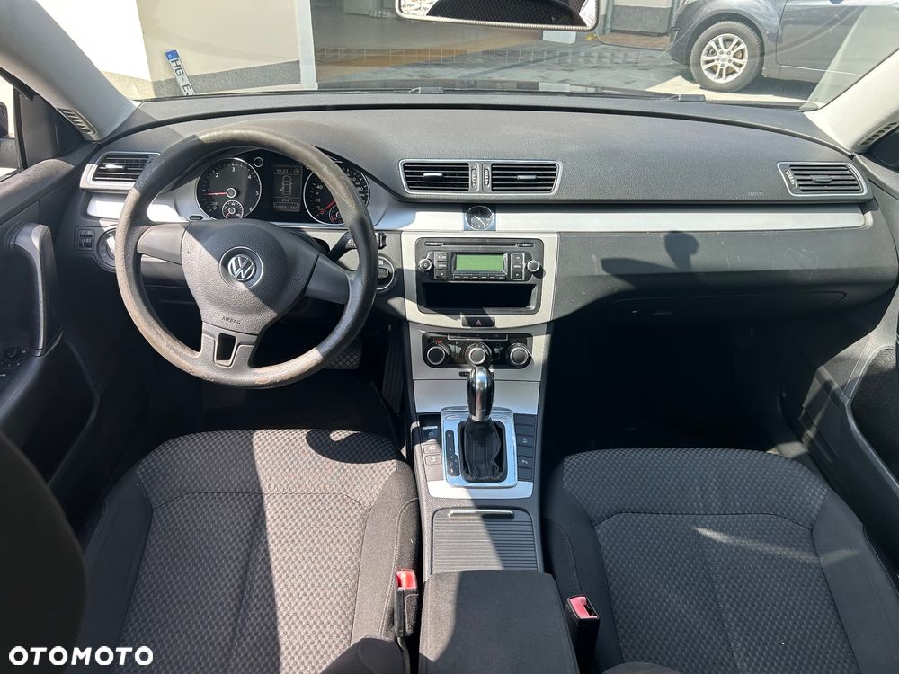 Volkswagen Passat 2.0 TDI Comfortline DSG - 10