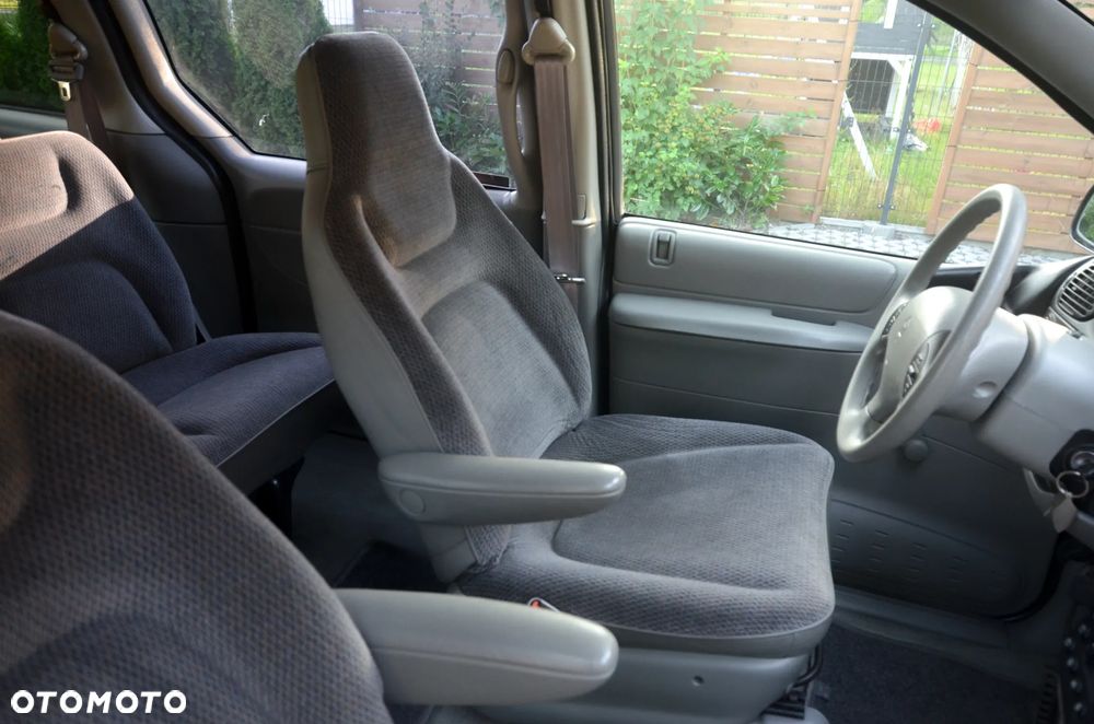 Dodge Caravan SE 3.0 - 36