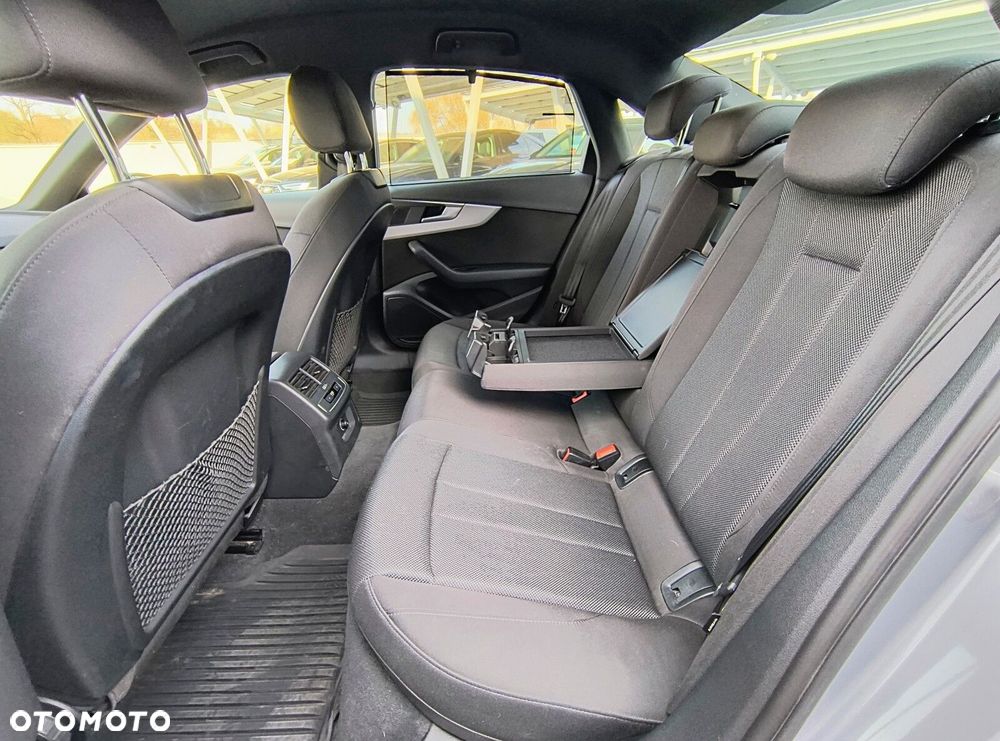 Audi A4 Limousine - 18
