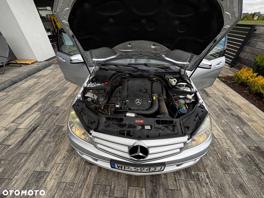 Mercedes-Benz Klasa C 180 CGI Automatik BlueEFFICIENCY Avantgarde - 16
