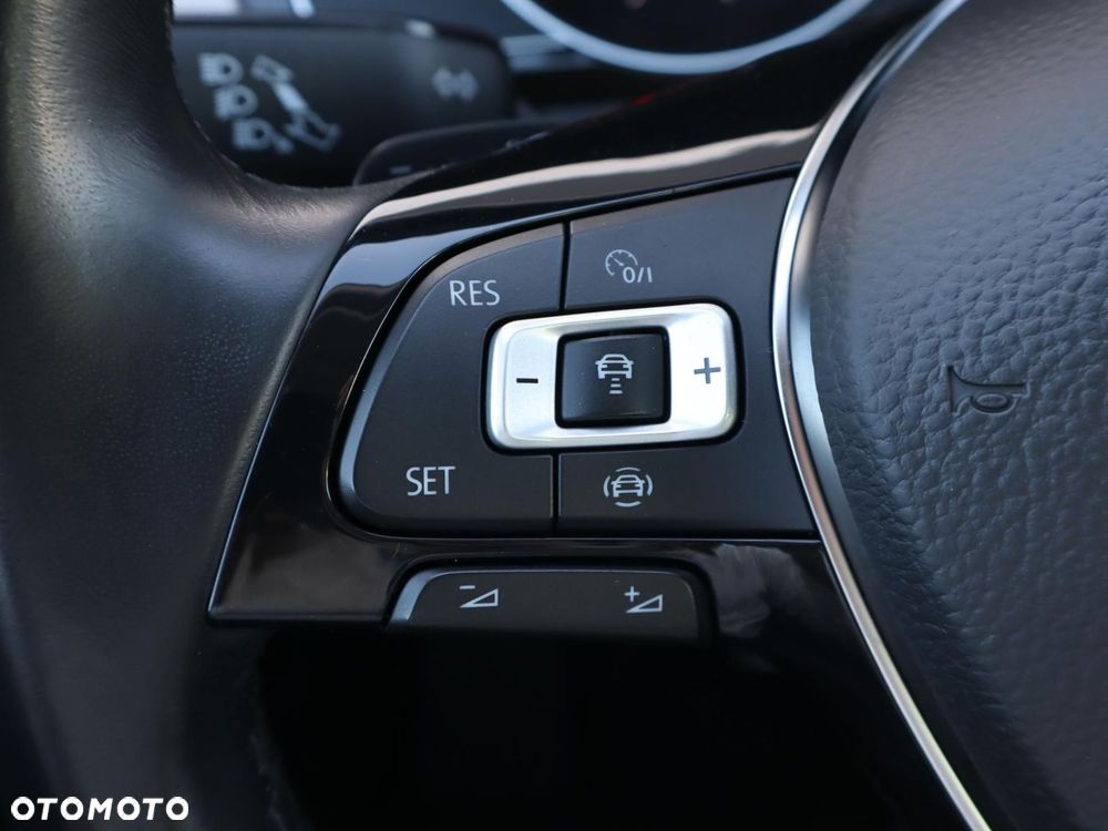 Volkswagen Passat - 15