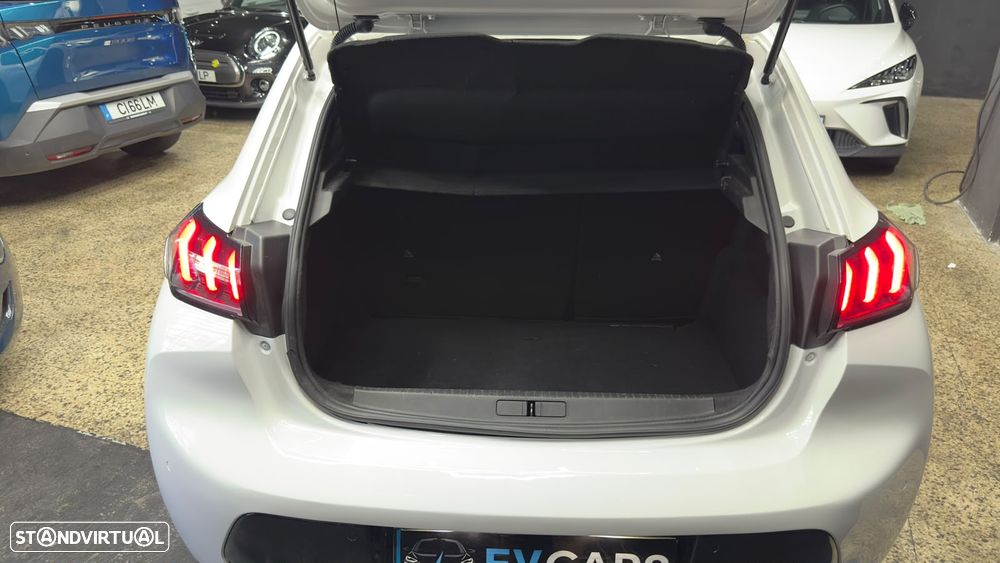 Peugeot e-208 Allure Pack - 40