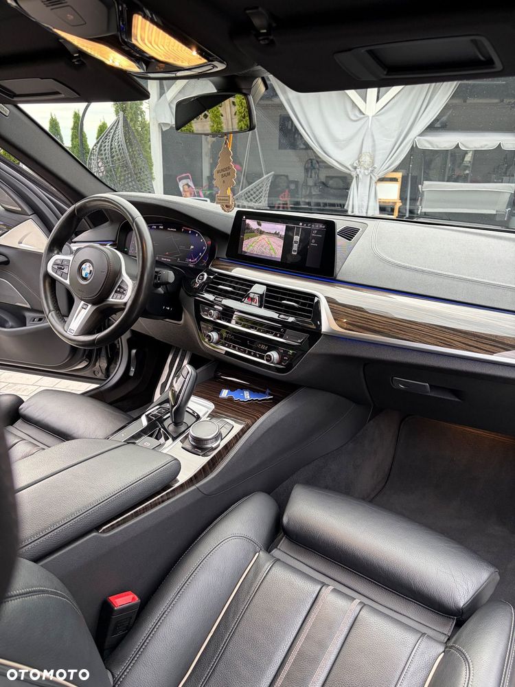 BMW Seria 5 M550i xDrive sport - 19