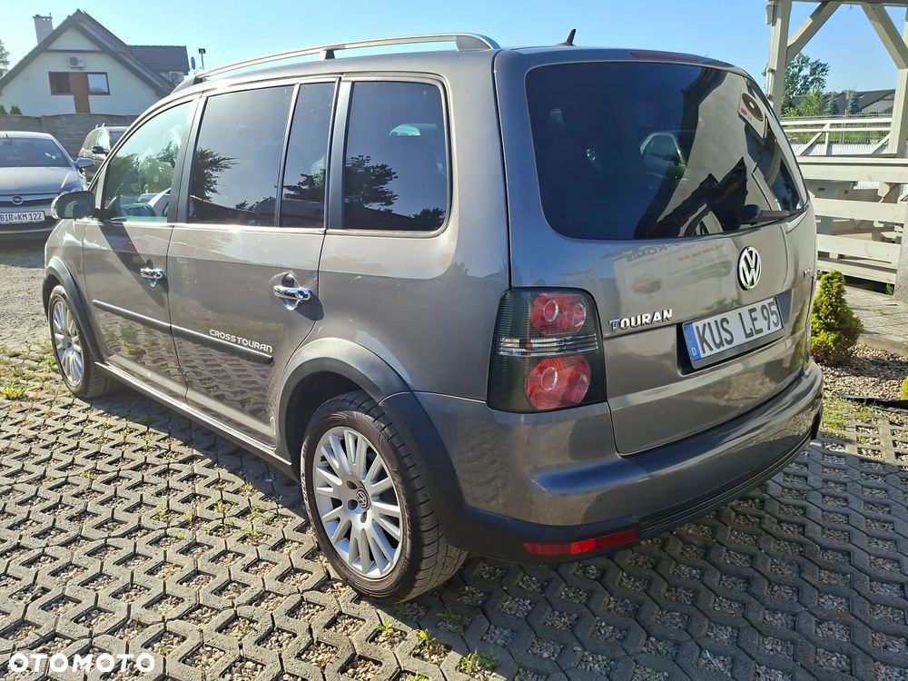 Volkswagen Touran 1.9 TDI DPF Blue Motion Conceptline - 12