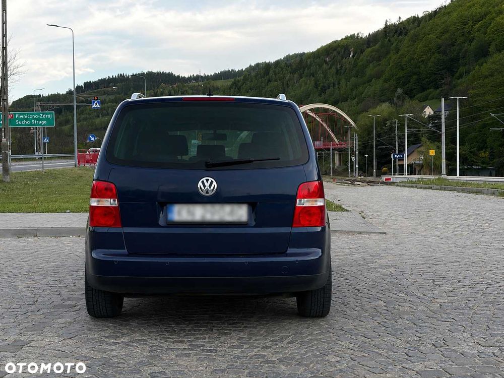 Volkswagen Touran - 4