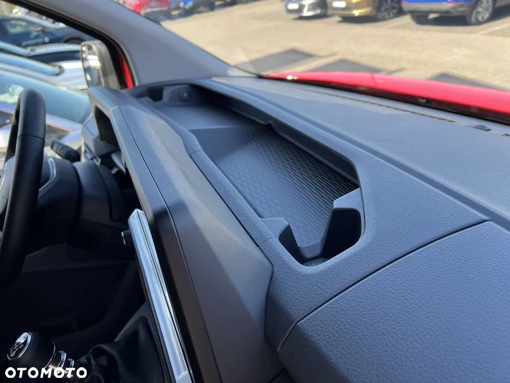 Volkswagen Caravelle - 24