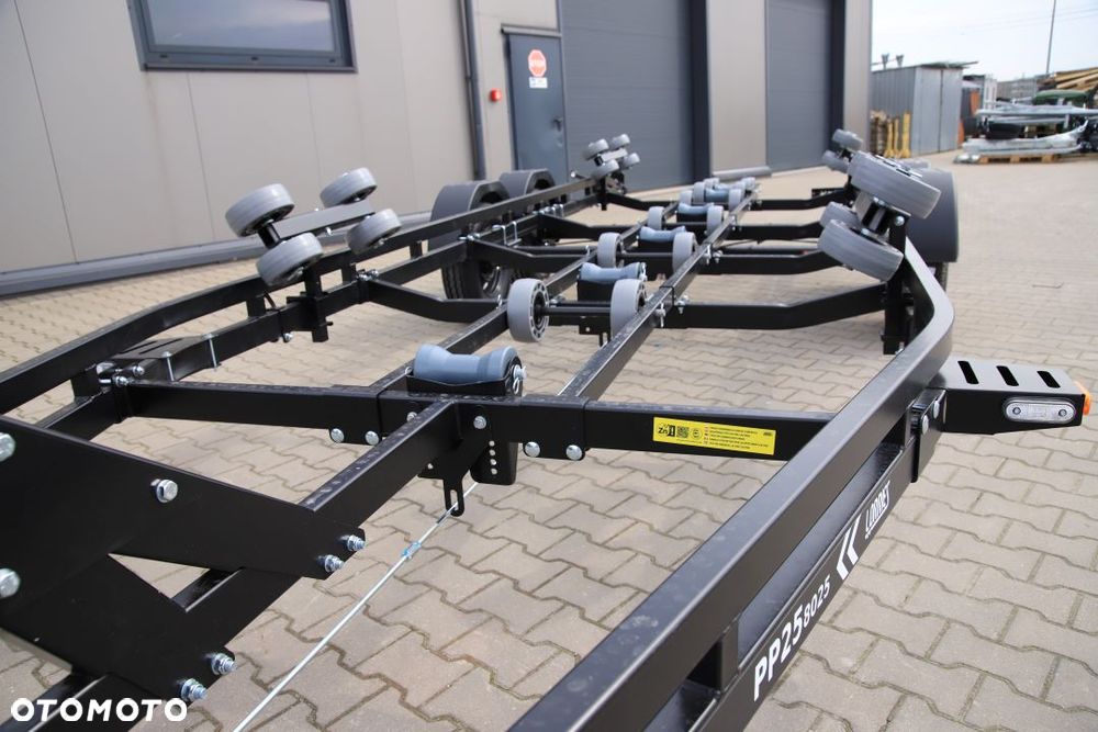 Lorries Przyczepa Podłodziowa PP30-8025 w Kolorze Czarnym Do Łodzi Max 7,8 M DMC 3000 kg Tylne Lampy LED - 2