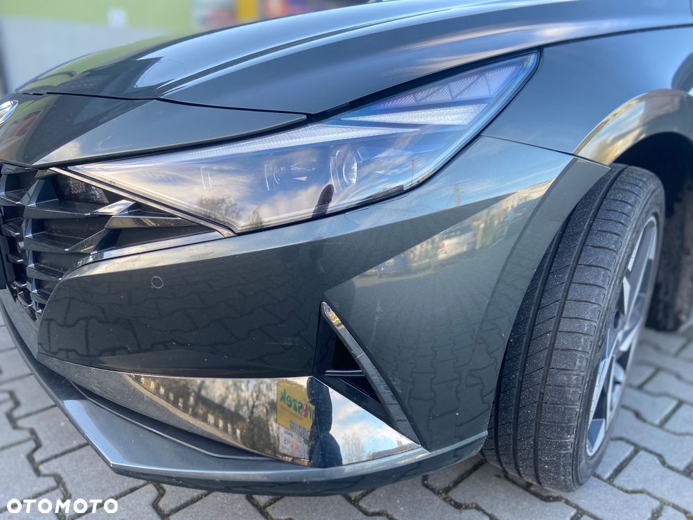 Hyundai Elantra 1.6 Executive CVT - 24