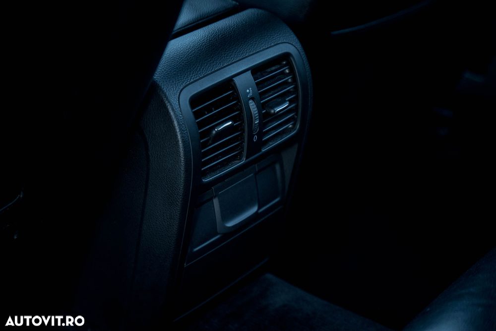 Volkswagen Passat 1.6 TDI DPF BlueMotion Technology Highline - 16