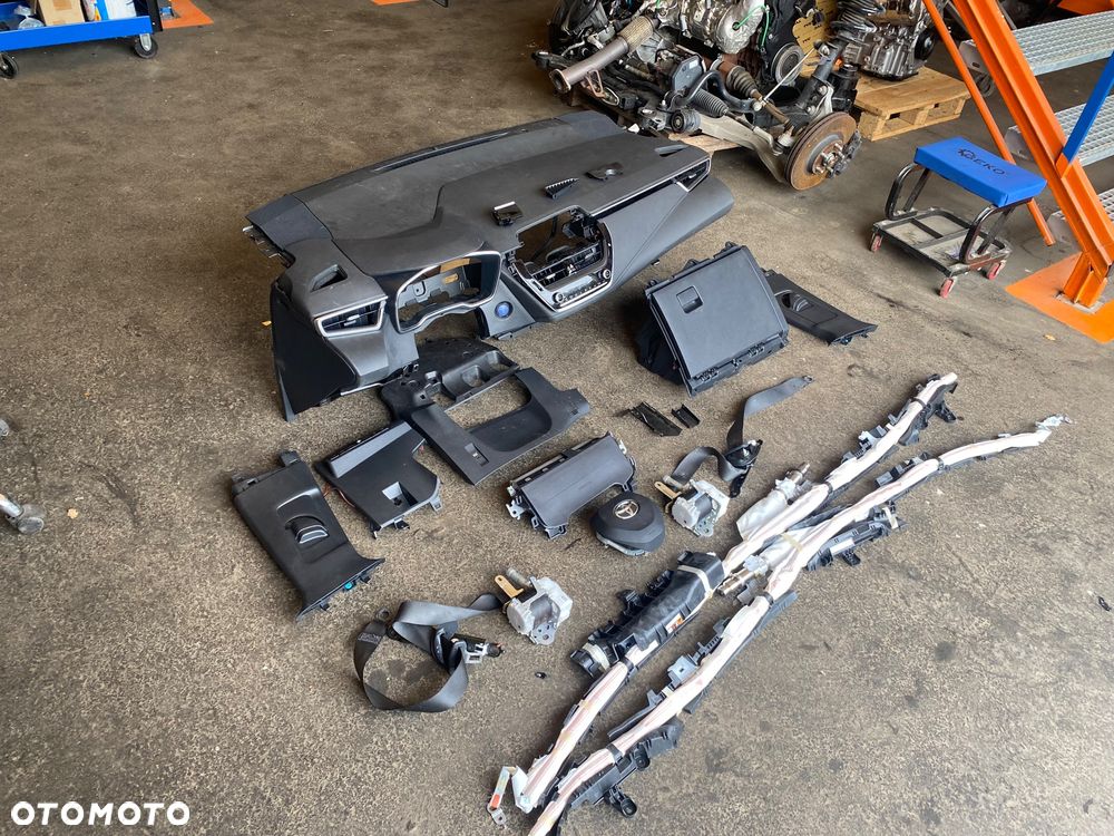 Toyota Corolla E21 E210 SEDAN  Hybrid HYBRYDA 2020r ORYGINAŁ ! DESKA ROZDZIELCZA KOKPIT PODUSZKI POWIETRZNE PASY KURTYNA KURTYNY  poduszka air bag airbag kierowcy pasażera kolanowa komplet poduszek E 210 E 21 - 2