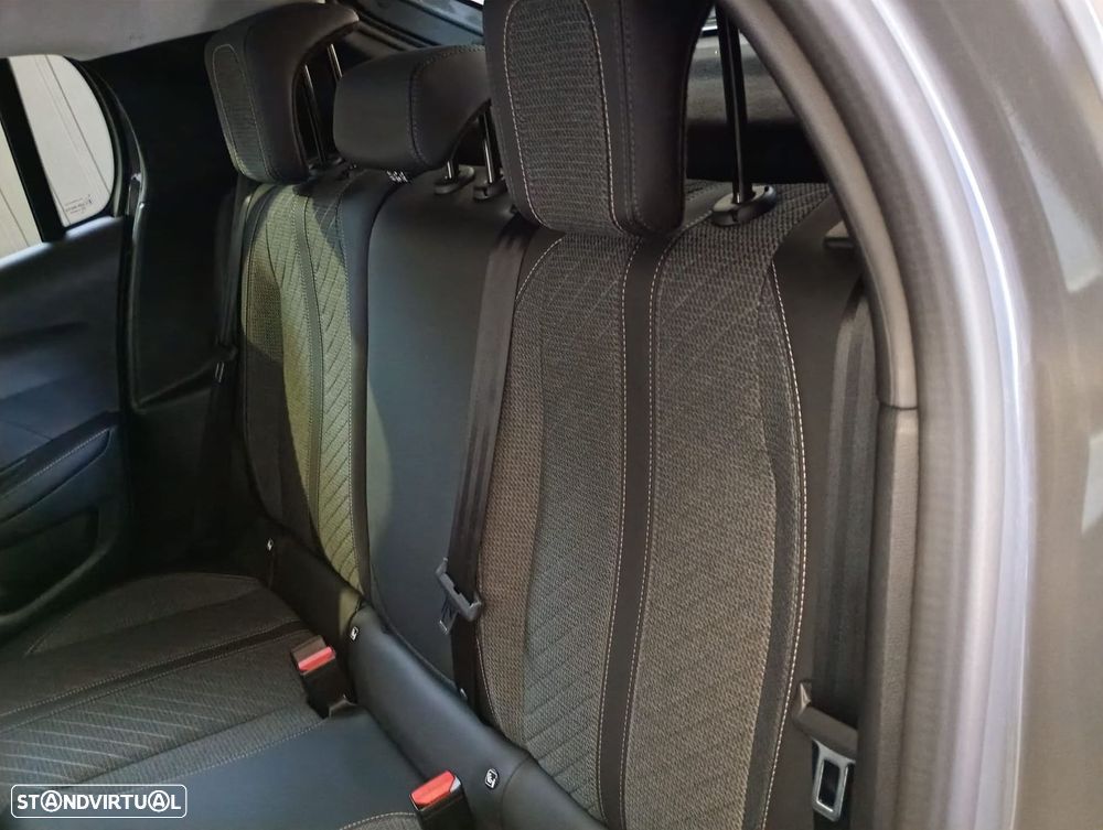 Peugeot 208 1.2 PureTech Allure - 18