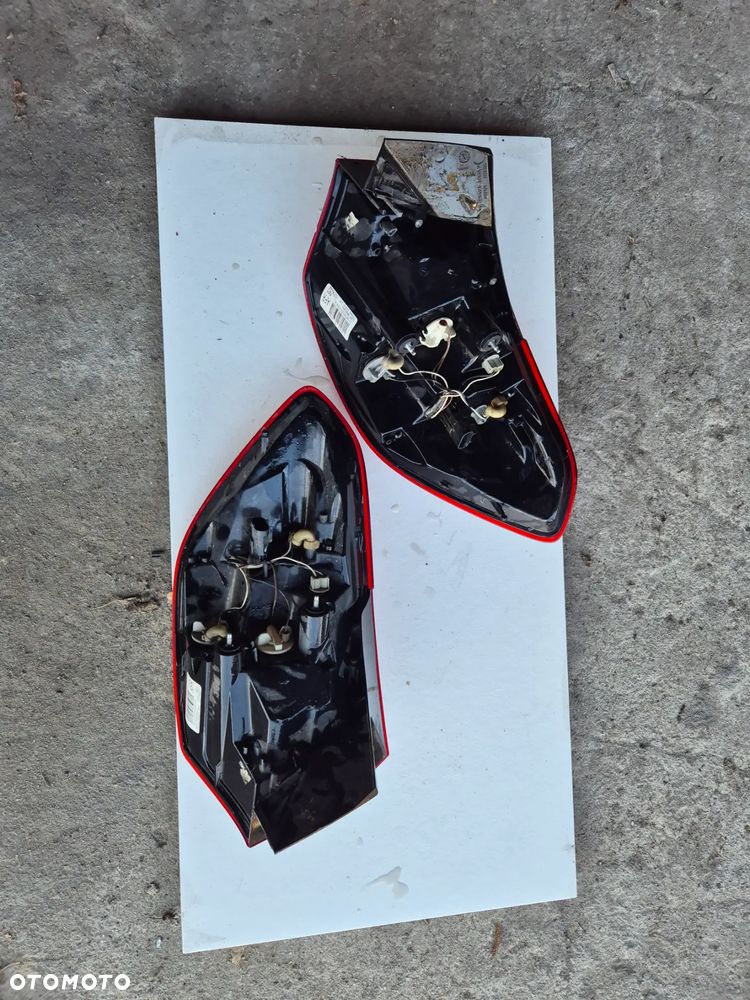 TYLNA LAMPA LEWA OPEL ASTRA J LIFT KOMBI - 2