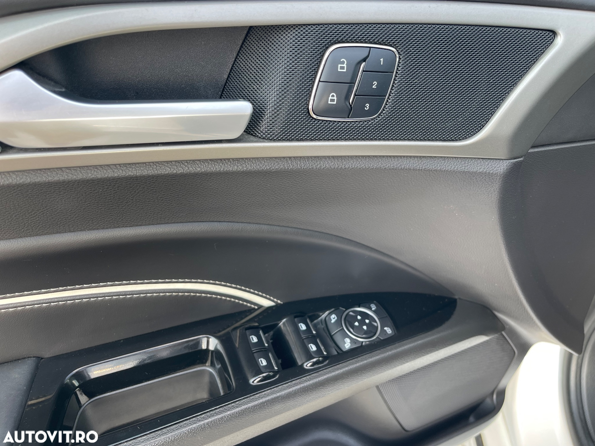 Ford Mondeo Vignale 2.0 Hybrid - 10