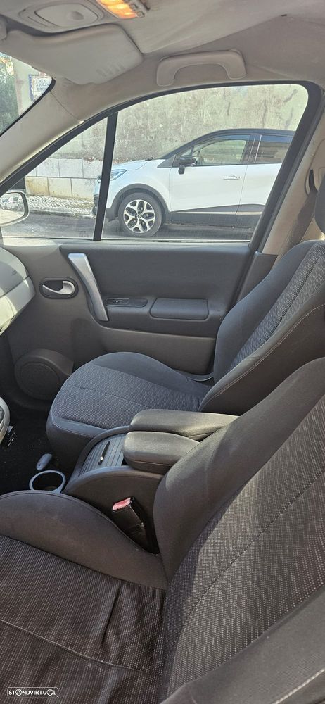 Renault Grand Scénic 1.5 dCi S 7L. - 10