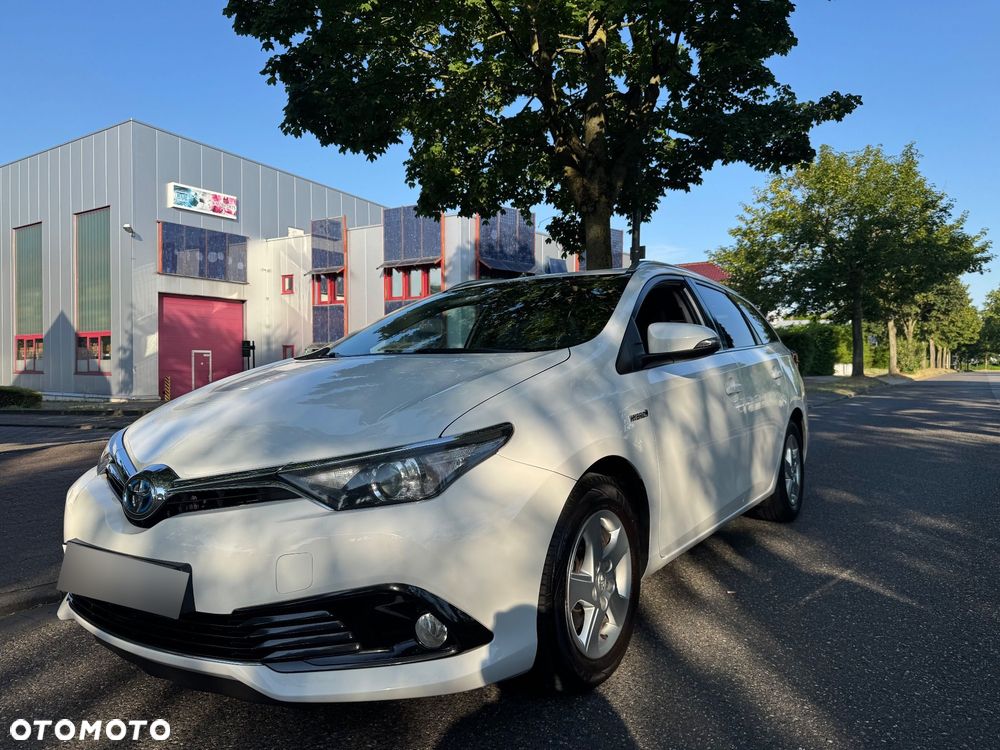 Toyota Auris 1.8 HSD Luna - 2