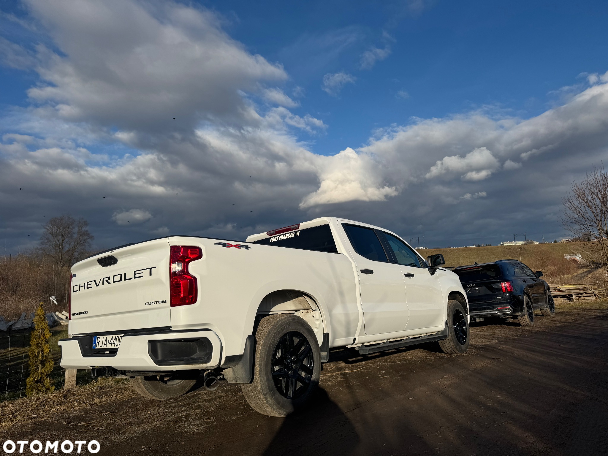 Chevrolet Silverado - 3
