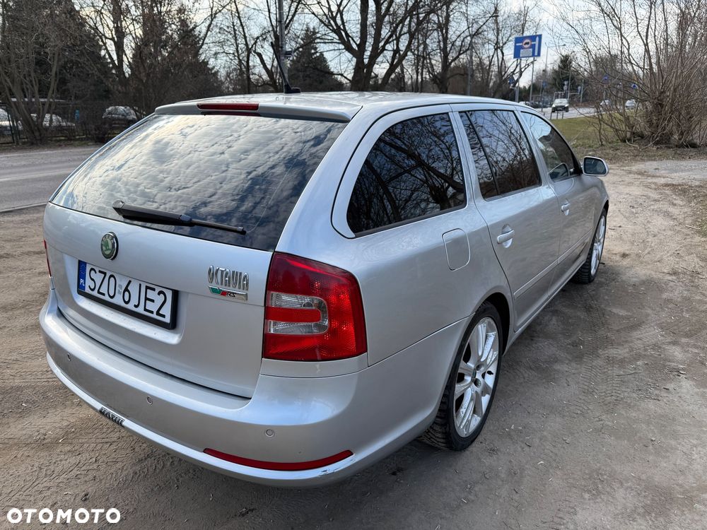 Skoda Octavia 2.0 TDI CR DPF RS - 7