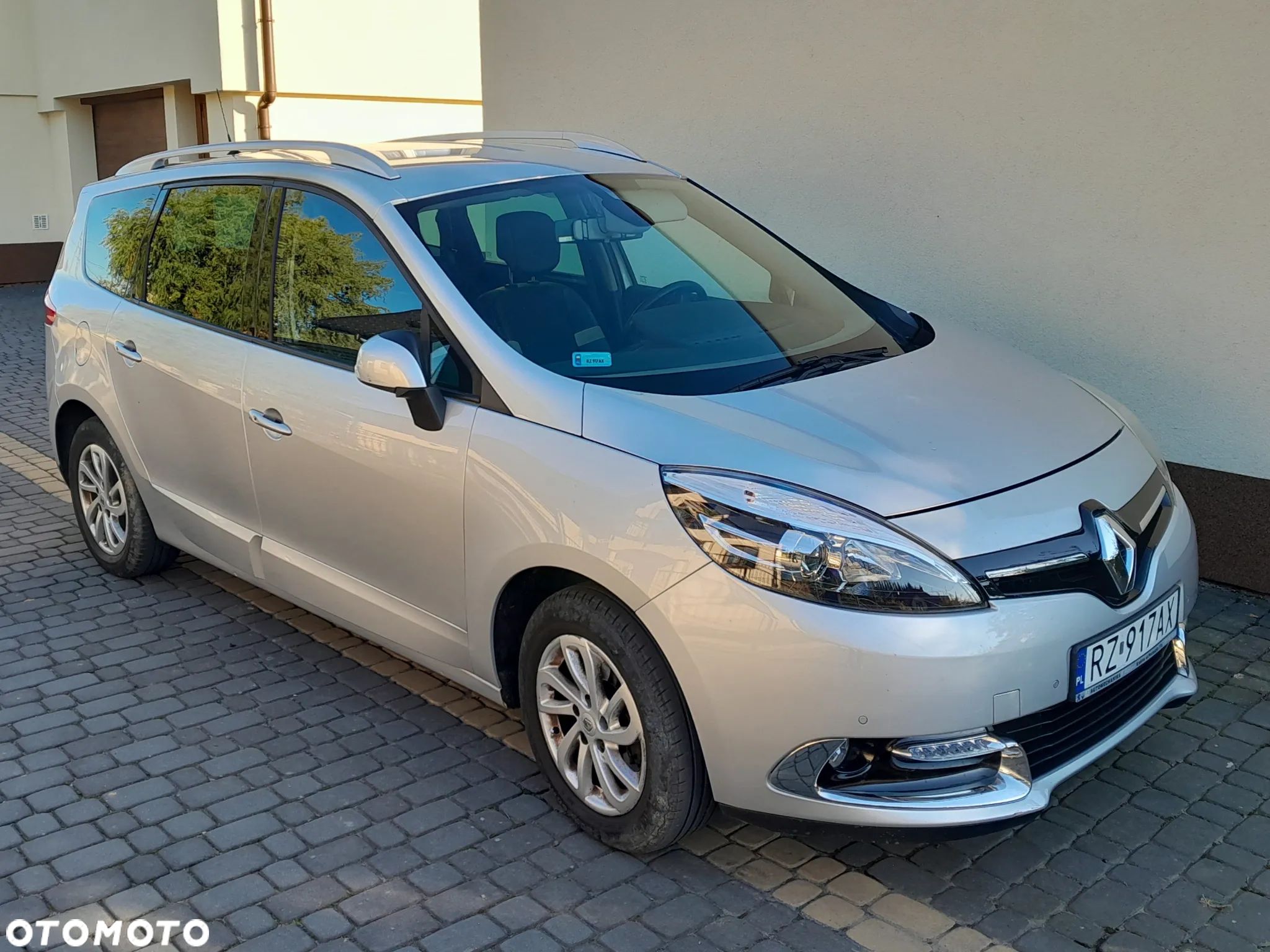 Renault Grand Scenic - 1