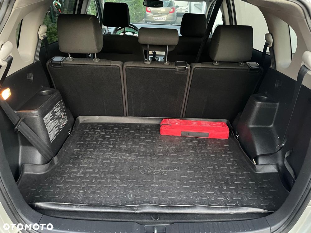 Toyota Corolla Verso 1.8 Premium + 7os - 25