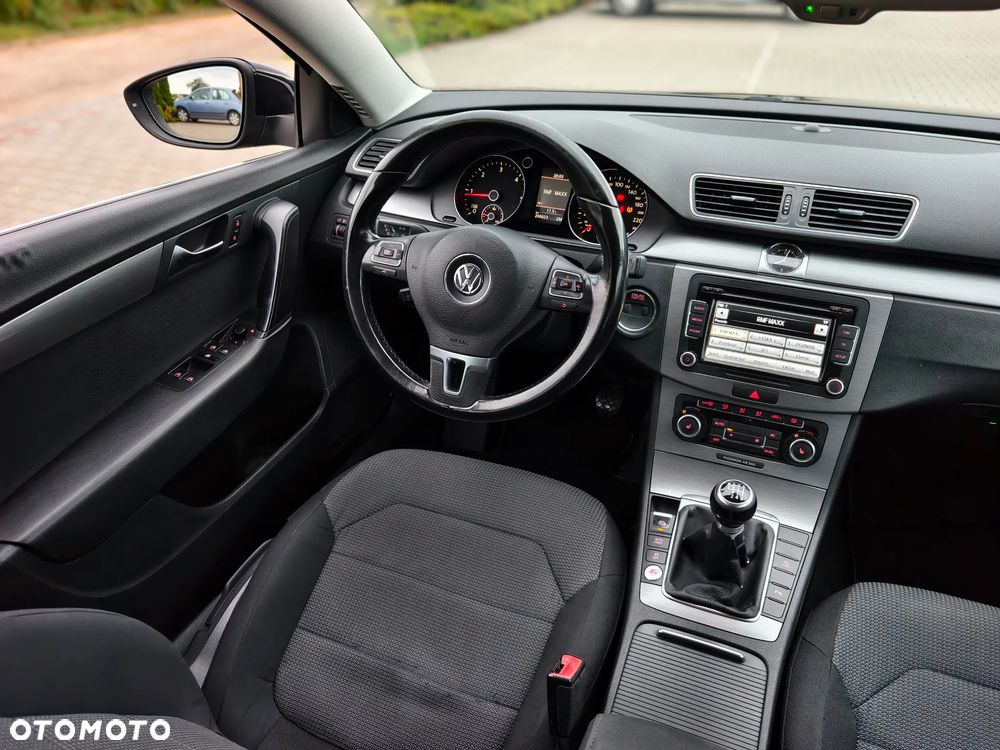 Volkswagen Passat 2.0 TDI Comfortline - 14