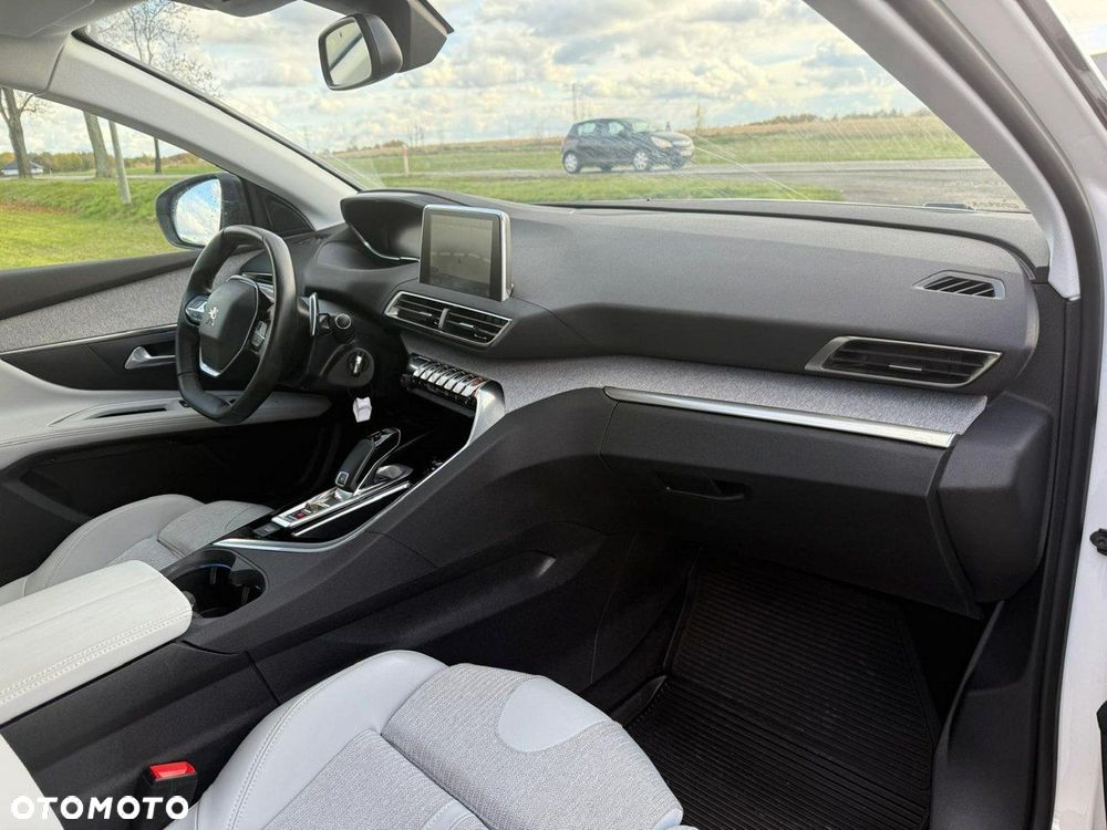 Peugeot 5008 1.6 PureTech Allure S&S EAT8 - 19