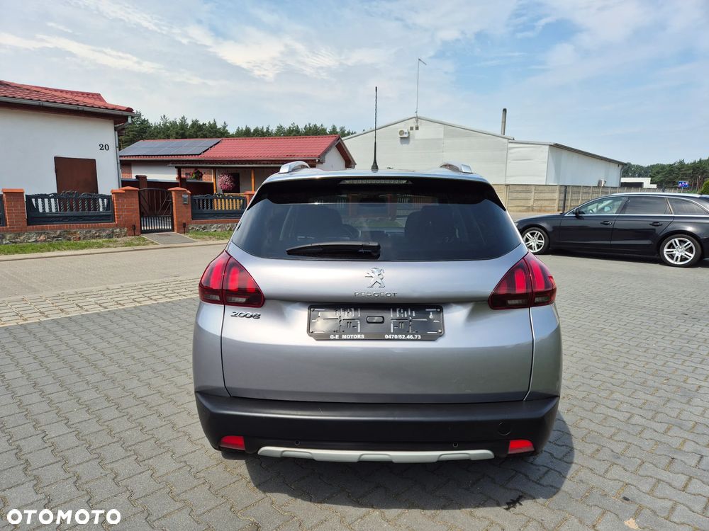 Peugeot 2008 1.2 Pure Tech Allure S&S - 6