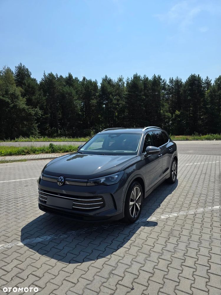 Volkswagen Tiguan - 1