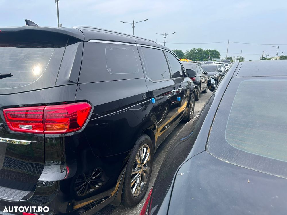 Kia Carnival - 6
