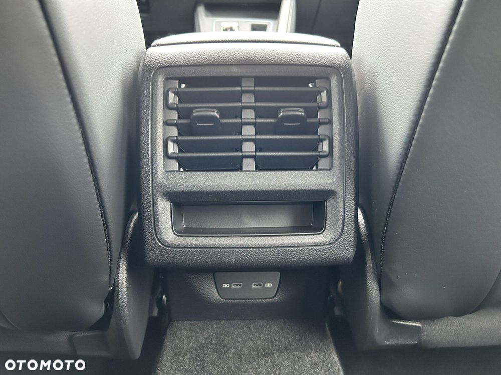 Volkswagen Golf Variant - 27