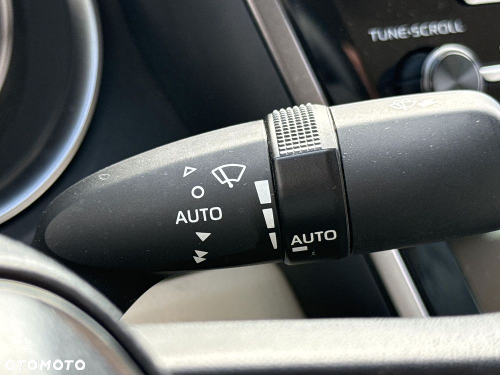 Toyota Camry 2.5 Hybrid Executive CVT - 21