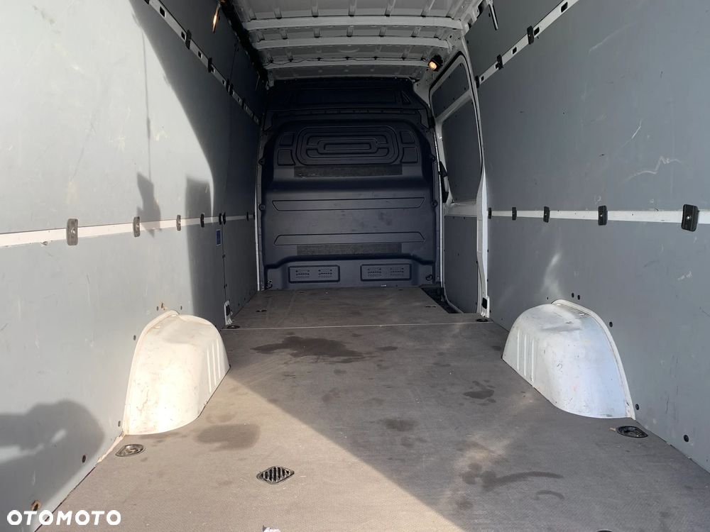 Mercedes-Benz Sprinter - 12