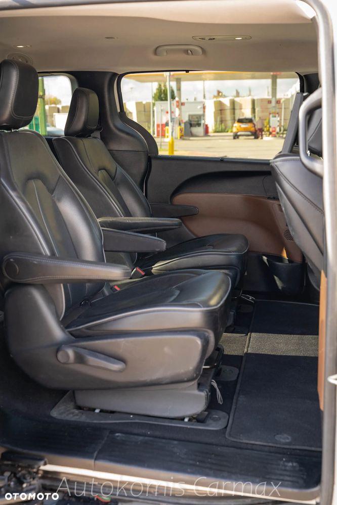 Chrysler Pacifica - 29