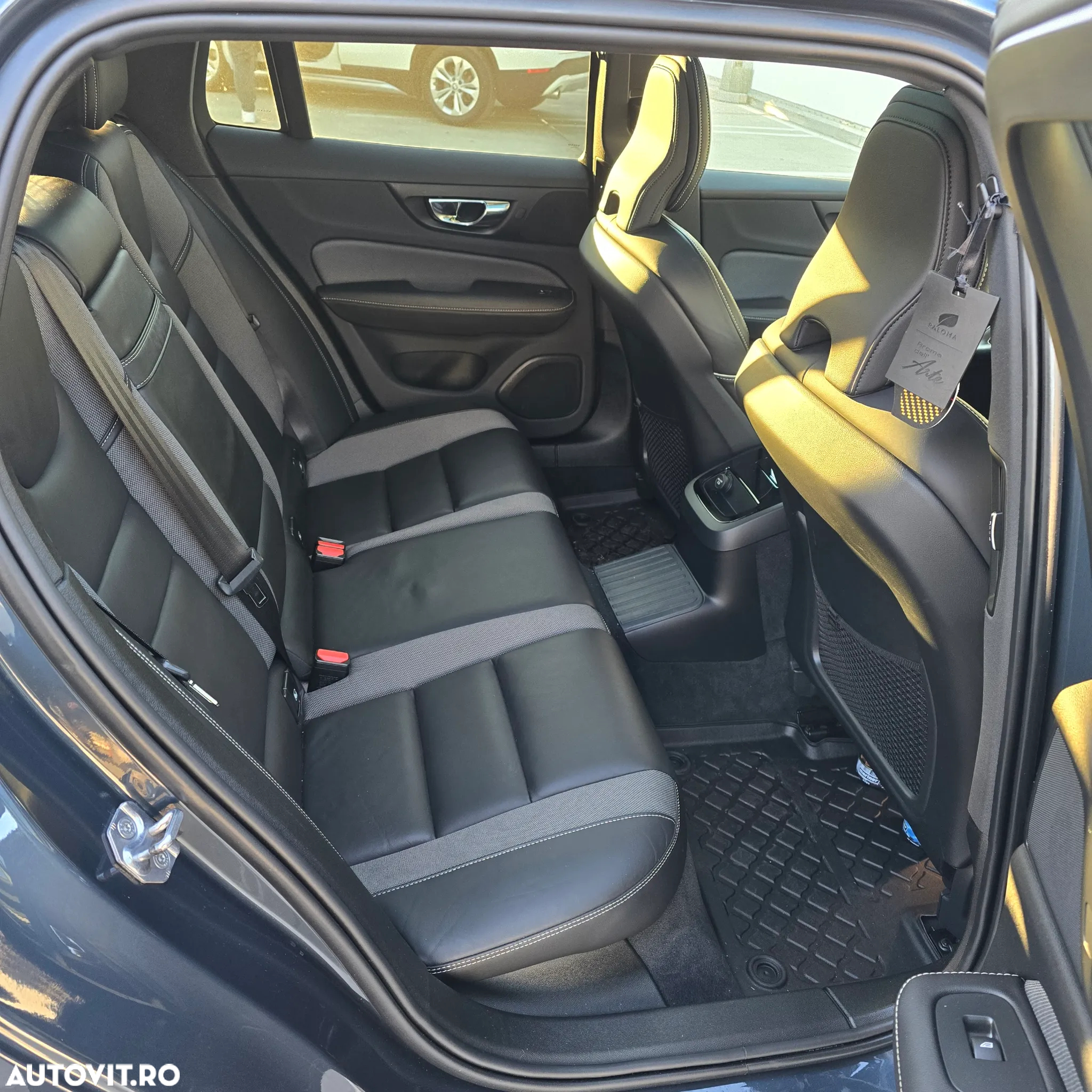 Volvo V60 T8 AWD Twin Engine Geartronic R-Design - 13