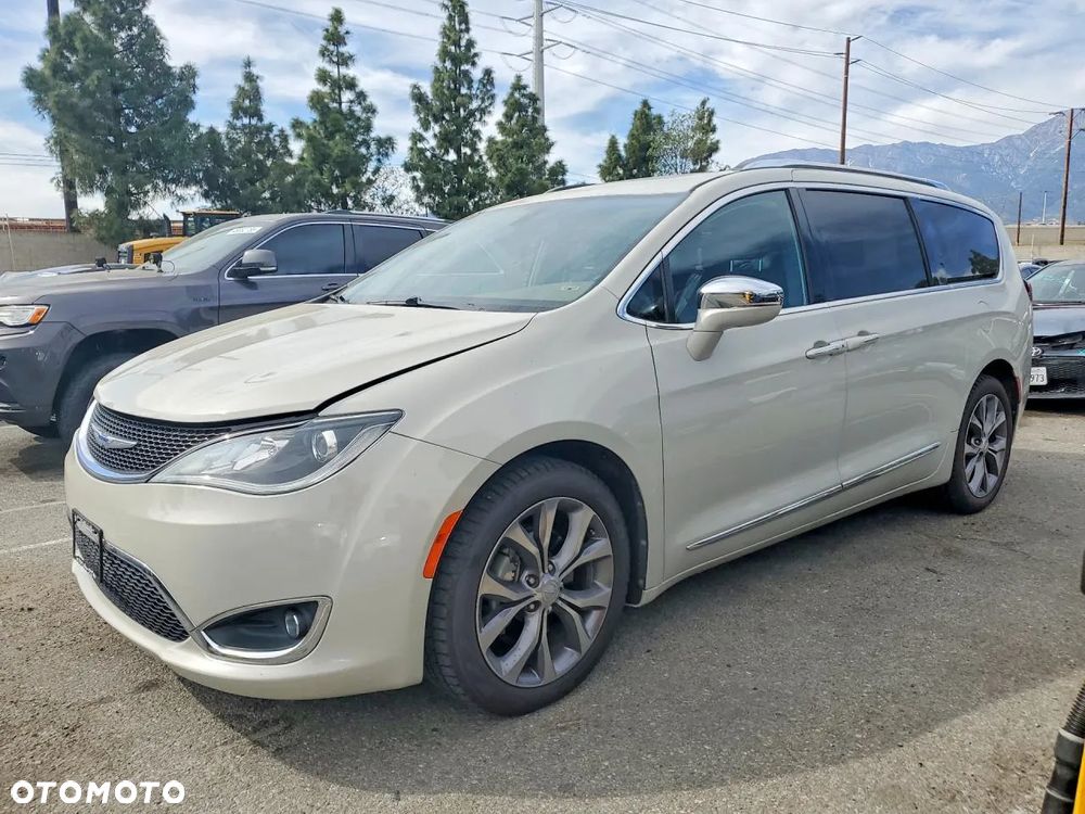 Chrysler Pacifica - 1
