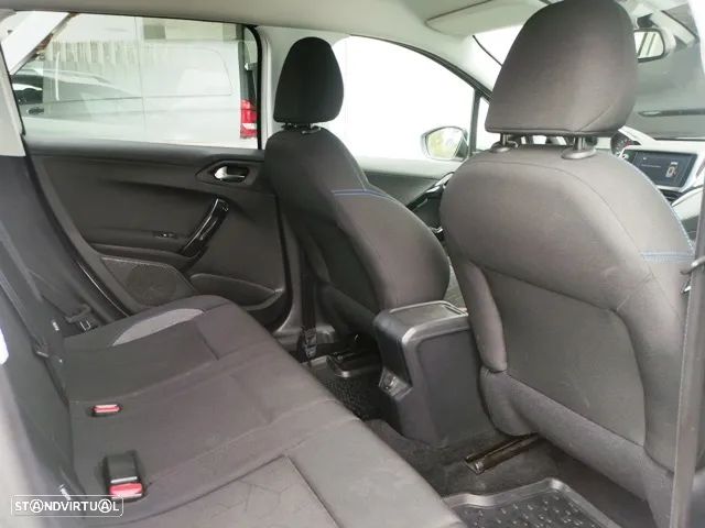 Peugeot 2008 1.5 BlueHDi Signature - 10